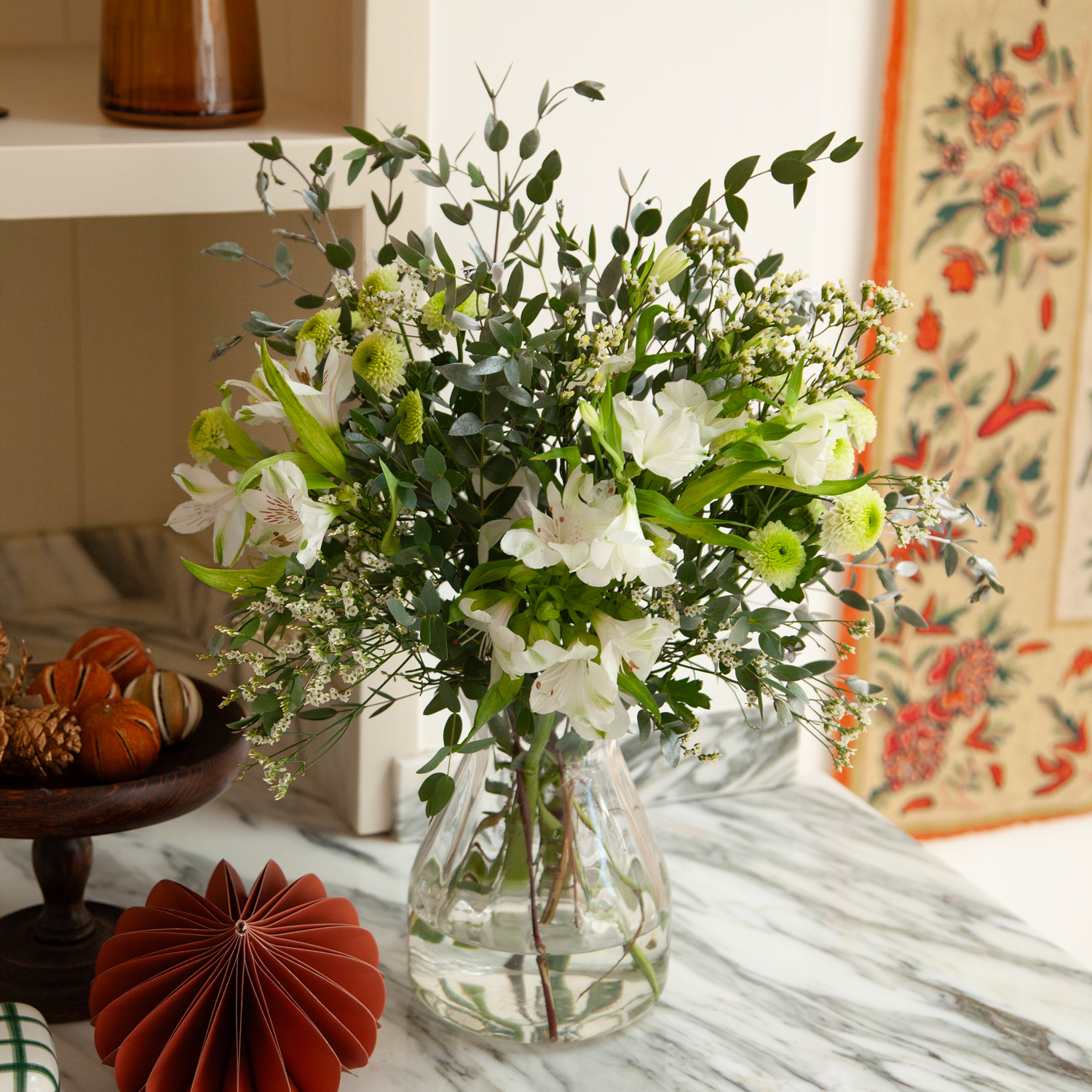 Christmas flower bouquet with white alstroemeria and eucalyptus | Send flowers online | Christmas Lights | size: letterbox image