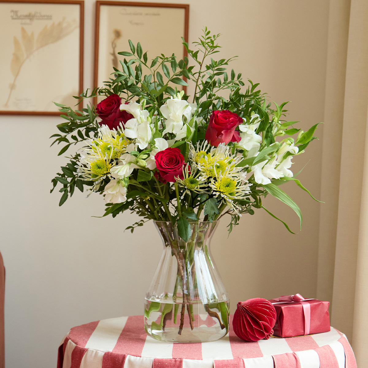 Christmas flower bouquet with red roses and alstroemeria | Send flowers online | Burgundy Kiss | size: letterbox image